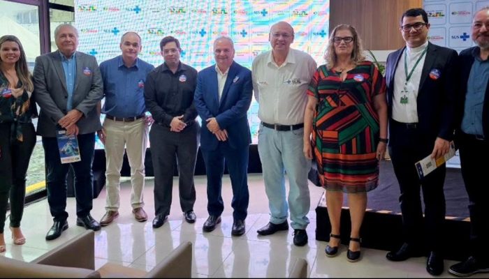 Presidente do COSEMS-PE, Elídio Moura, participa de apresentação do Programa “Agora Tem Especialistas” com ministro Padilha