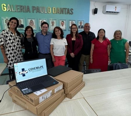 COSEMS-PE fortalece assessoria técnica com entrega de novos notebooks