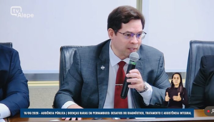 Elídio Moura, presidente do COSEMS-PE, participa de audiência pública na ALEPE sobre doenças raras em Pernambuco
