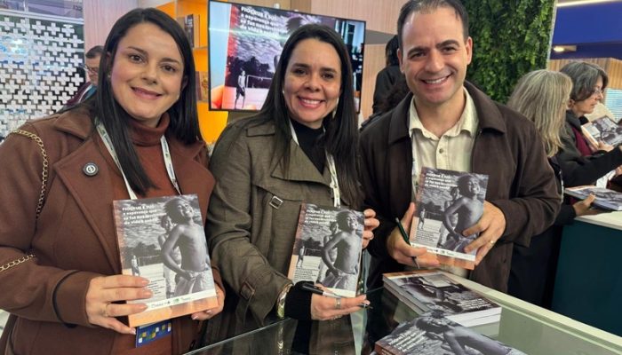 Poção representa Pernambuco em lançamento de livro da Fiocruz durante o XXXIX Congresso do CONASEMS